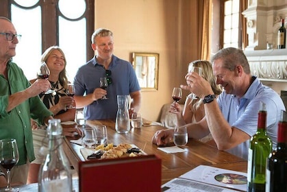 Bordeaux Full day Medoc and St Emilion Wine Tour with Lunch