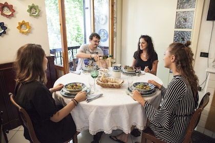Middagsupplevelse hemma hos en lokalbo i Lucca