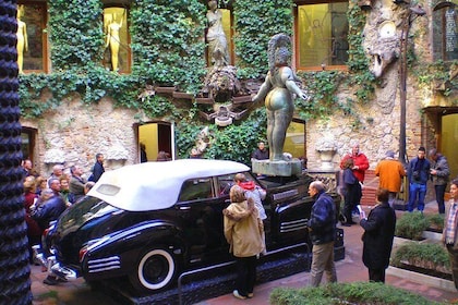 Private Dali Figueres Museum and Pubol Tour From Barcelona
