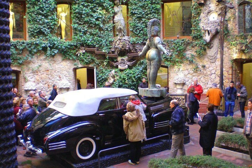 Private Dali Figueres Tour from Barcelona