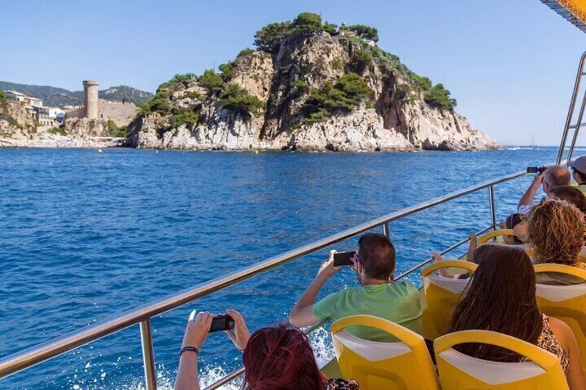 Costa Brava Small Group with Hotel Pick-Up and Panoramic Boat Ride