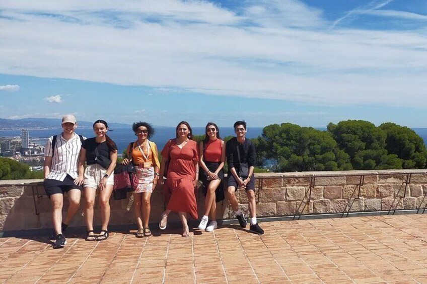 Barcelona: Old Town, Montjuic Castle, Cable Car Small Group Tour