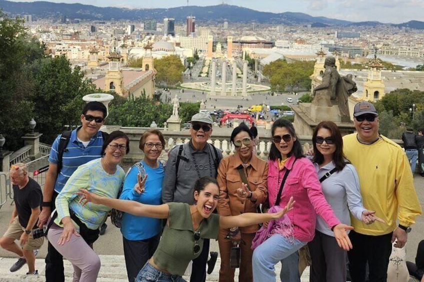 Barcelona: Old Town, Montjuic Castle, Cable Car Small Group Tour