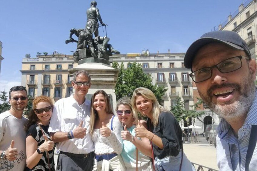 Barcelona Old Town & Sky Views: Montjuic Castle visit & Cable Car in Small Group