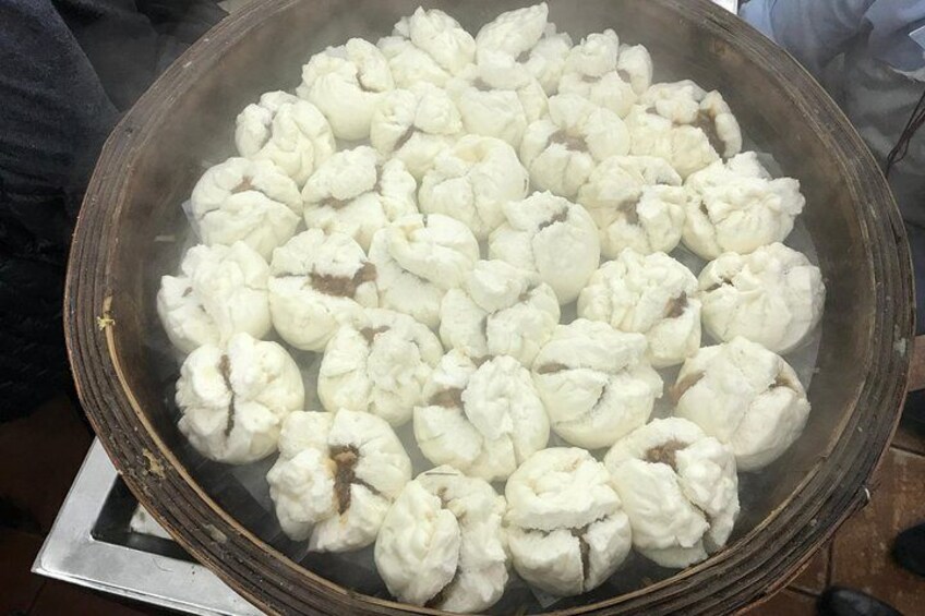 See dimsum get freshly made and trolleyed out of the kitchen