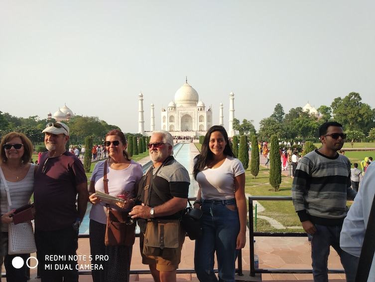 Full-Day Taj Mahal, Agra Fort, Mathura, Vrindavan Tour