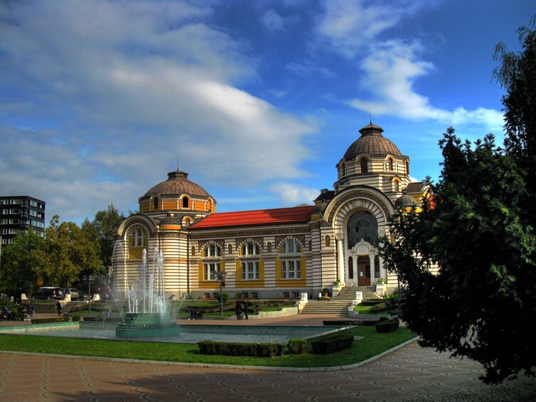 Sofia Guided Walking City Tour with Traditional Breakfast