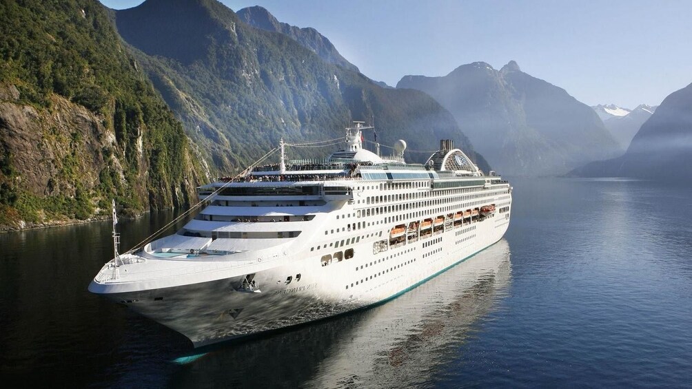 Show item 4 of 4. All Inclusive Layover Tour from Southampton upto 5 traveller