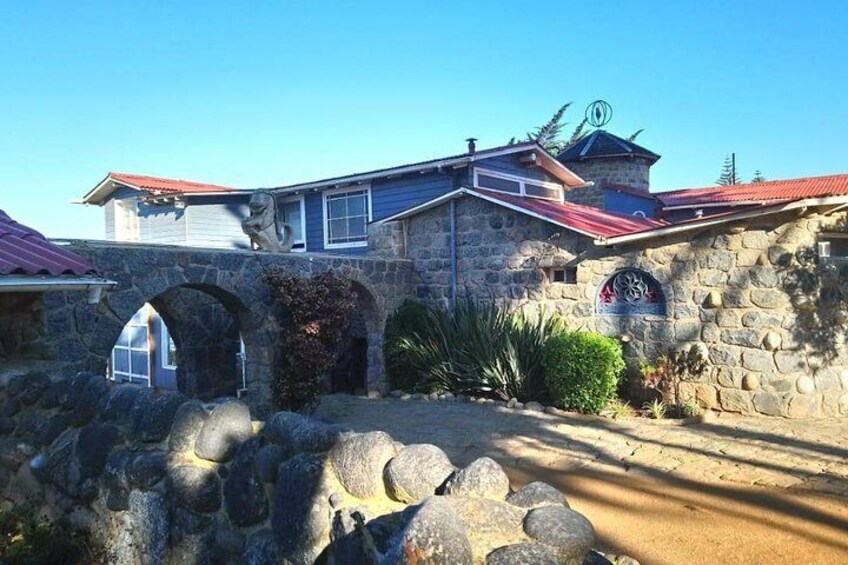 Poco a Poco fue construyendo y ampliando para que el Mar entrara por su ventana