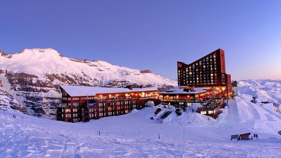Santiago: Full day panoramic tour to ski resort Valle Nevado