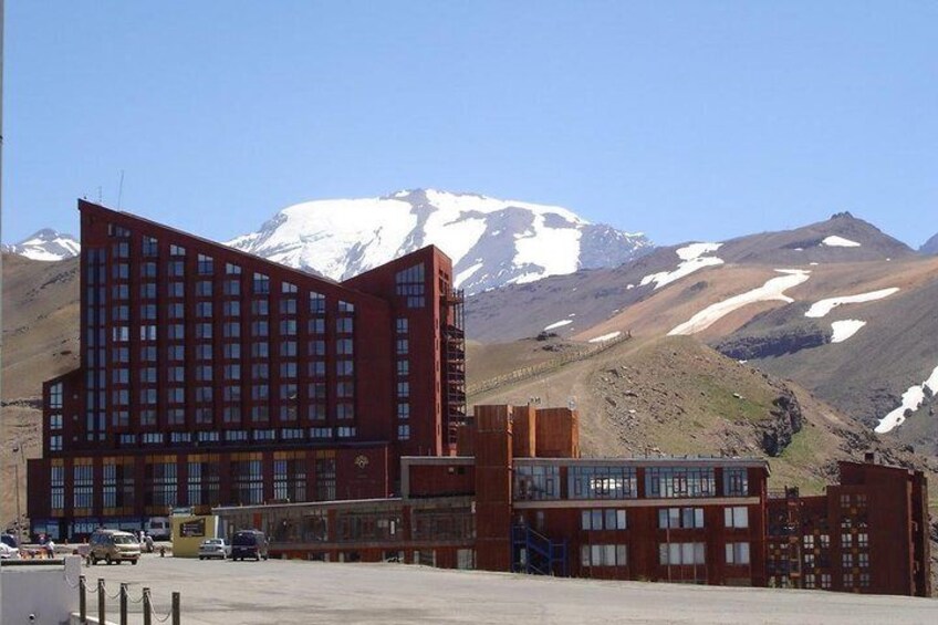 Santiago: Full day panoramic tour to ski resort Valle Nevado
