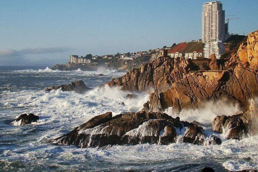 Full-Day Tour of Valparaiso Port and Viña del Mar from Santiago