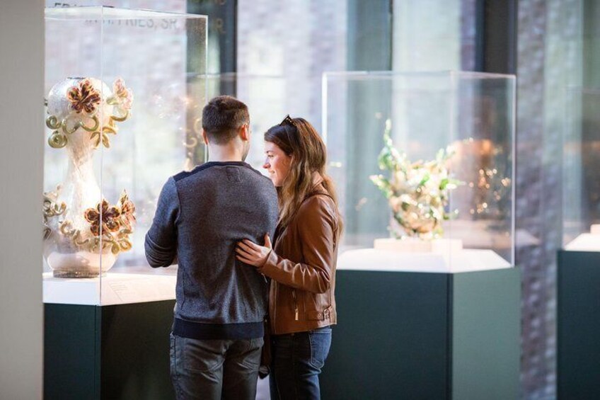 Encompassing American paintings, sculptures, and decorative arts; modern and contemporary art; art from Africa, Oceania, and the Americas; and textile arts.