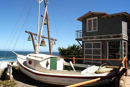 Full Day Trip to Isla Negra, Pomaire & Undurraga Vineyard - Small Group