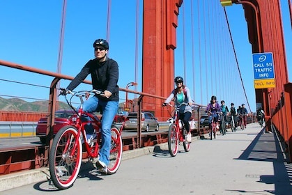 Bike the Golden Gate Bridge and Shuttle Tour to Muir Woods