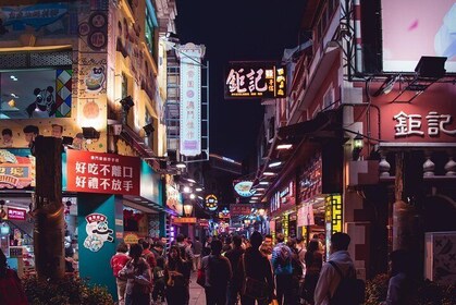 Kowloon Night Tour with a Local: Private & 100% Personalised