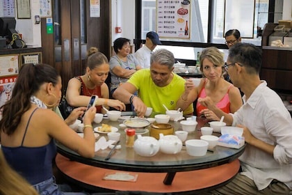 Small-Group Hong Kong Island Food Tour