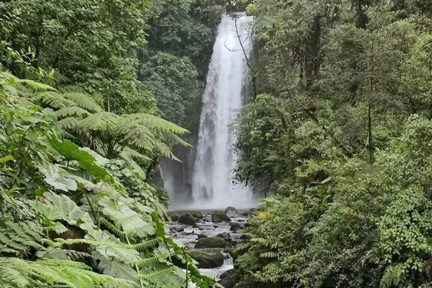 Combo tour Poas Volcano Kayaking and La Paz waterfall