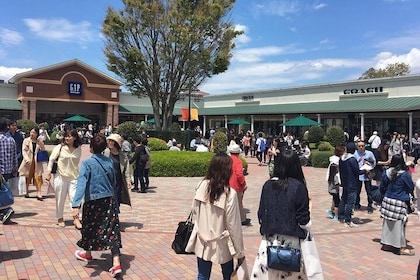 Private Car Mt Fuji and Gotemba Outlet in One Day from Tokyo