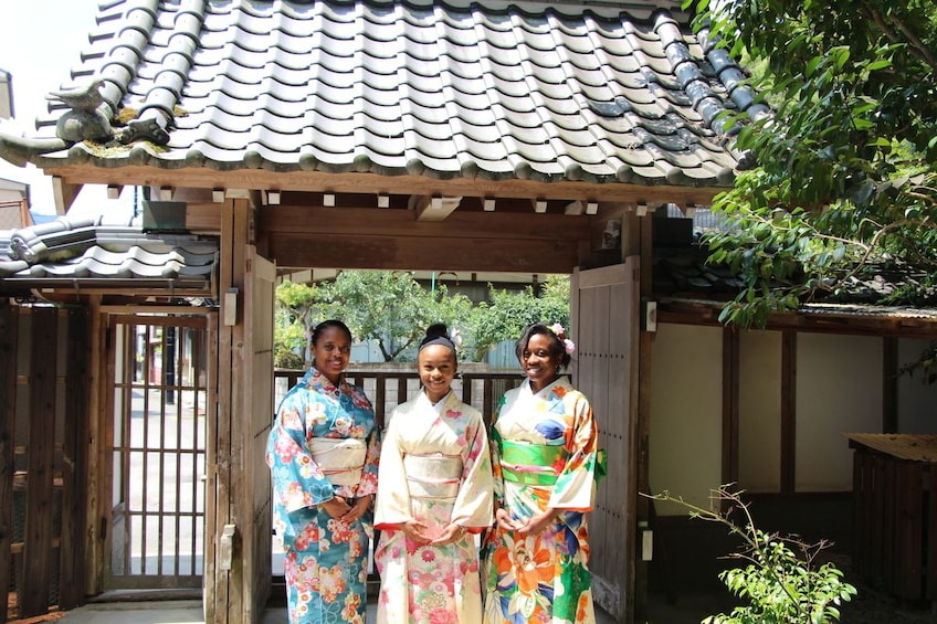 Experience Tea Ceremony, Calligraphy and Kimono