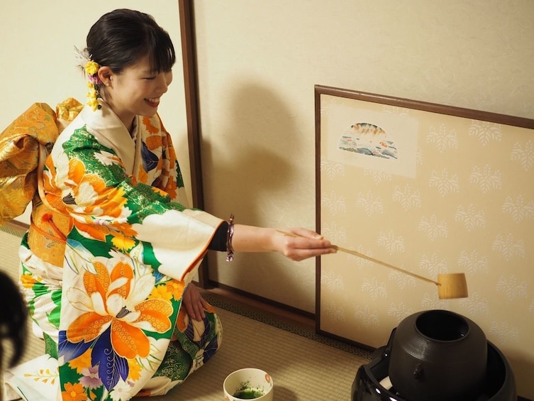 Experience Tea Ceremony, Calligraphy and Kimono