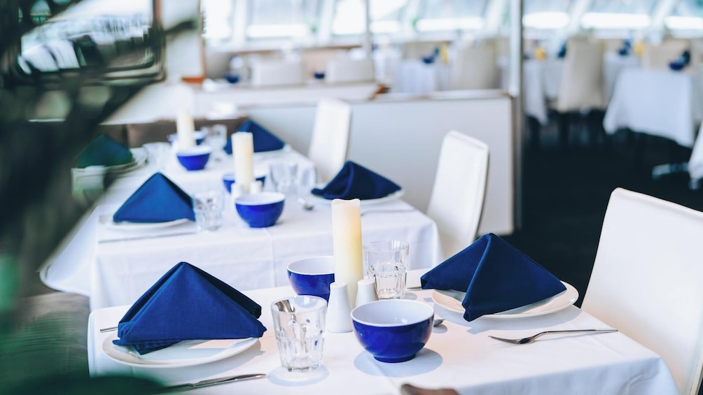 'Charles Darwin' Dinner Cruise