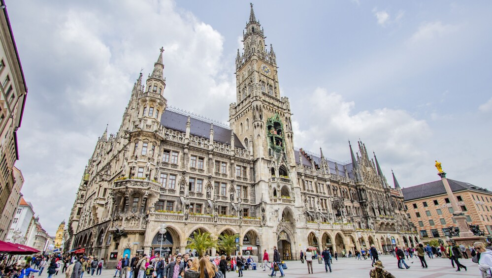 Experience Munich’s Exciting Nightlife with a Local
