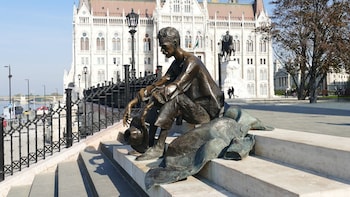 Budapest, The Danube & Chocolate Factory Tasting from Zagreb