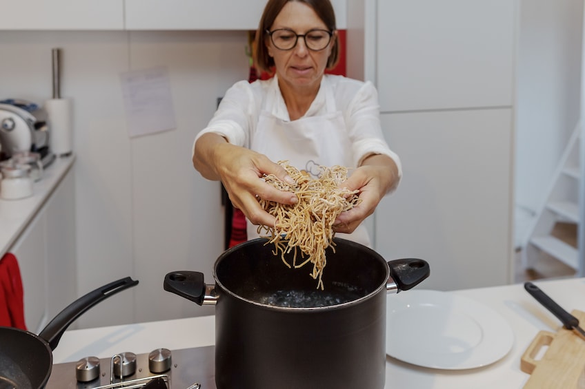 Dining experience at a Cesarina's home in Arezzo