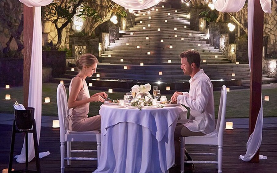 Luxury Romantic Candlelight Dinner in the Sparkling Valley