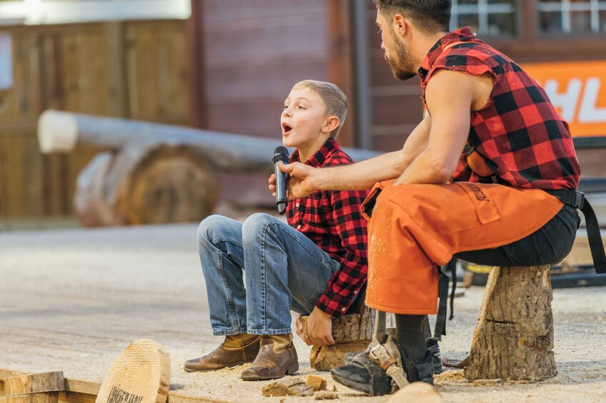 Paula Deen's Lumberjack Feud Supper Show- All You Can Eat!