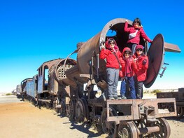 Uyuni Salt Flats Full Day + Buses RT from La Paz – English
