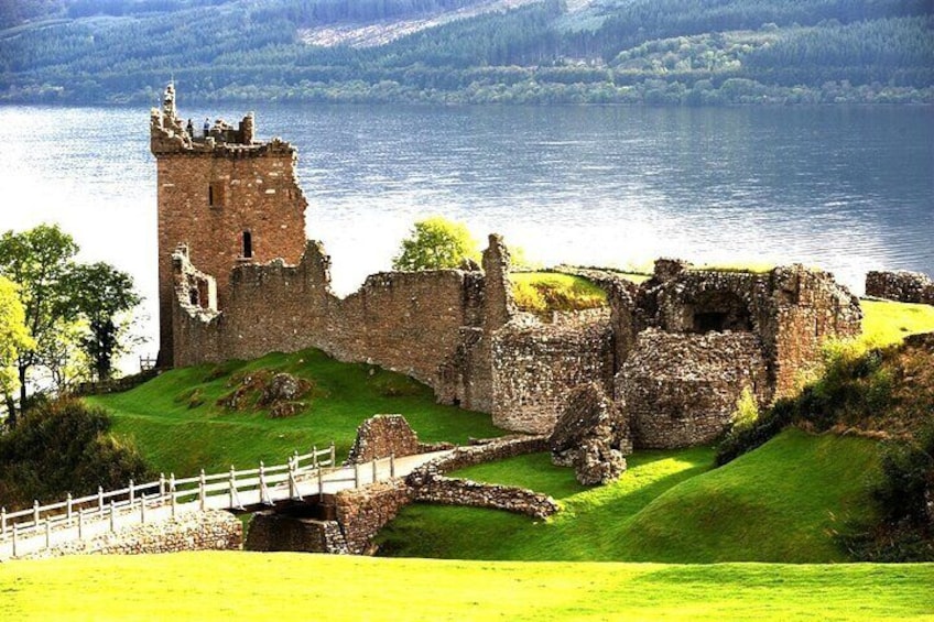 Loch Ness, Highlands, Urquhart Castle, Private Day Tour from Edinburgh