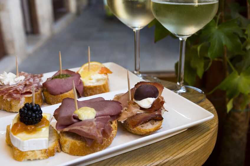 The art of the Aperitivo with a local in Montepulciano