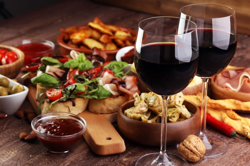 The art of the Aperitivo with a Cesarina in Montepulciano