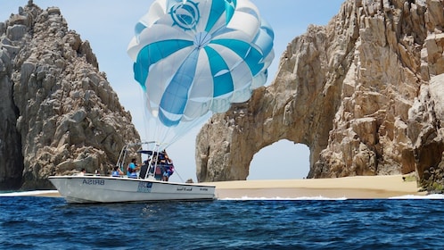 Experiencia de parasailing en Los Cabos