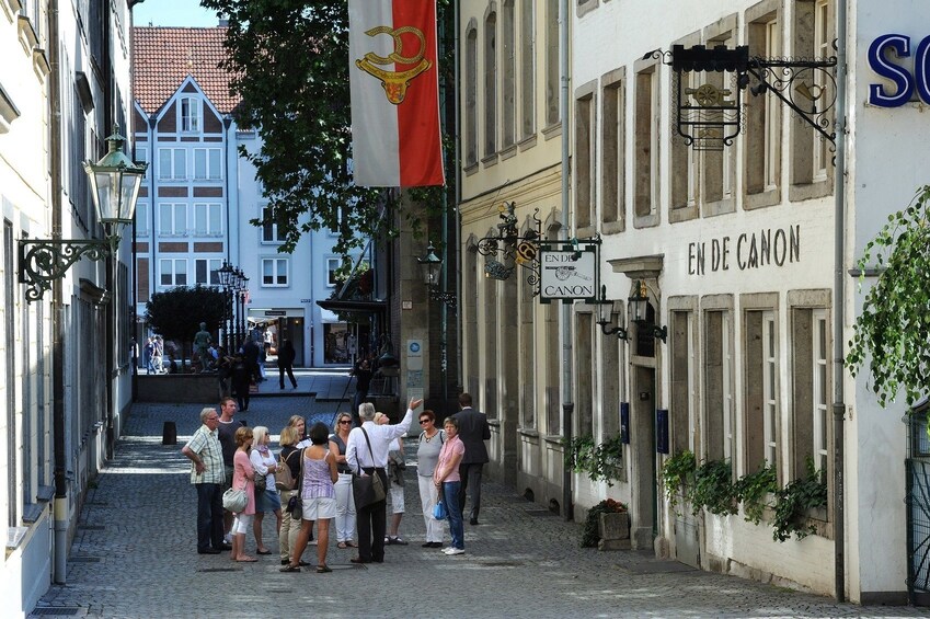 Panoramic Düsseldorf Tour (3h, max 5 ppl, chauffeur, guide)