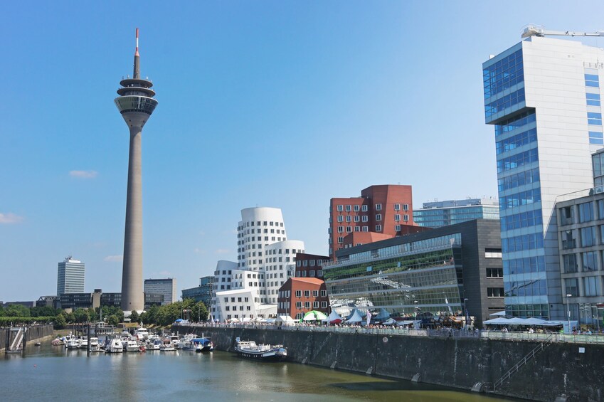 Panoramic Düsseldorf Tour (3h, max 5 ppl, chauffeur, guide)