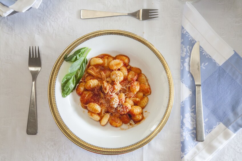 Dining experience at a Cesarina's home in Ercolano