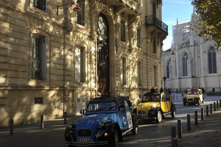 Private Bordeaux tour in a 2CV vintage car with wine tasting 