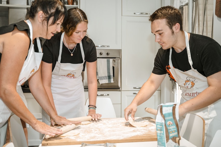 Pasta-making class at a Cesarina's home with tasting -Naples