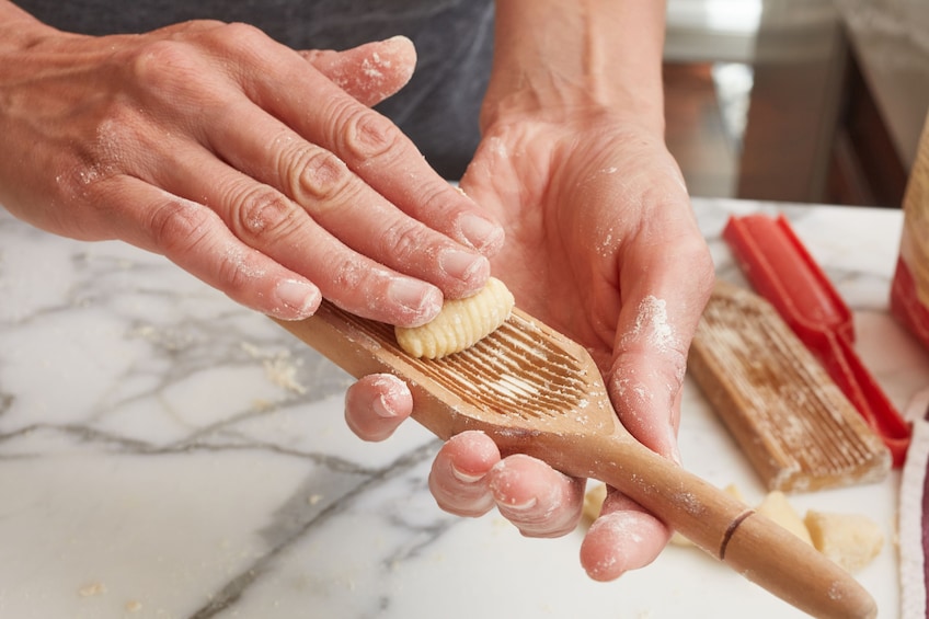 Pasta-making class at a Cesarina's home with tasting Bergamo