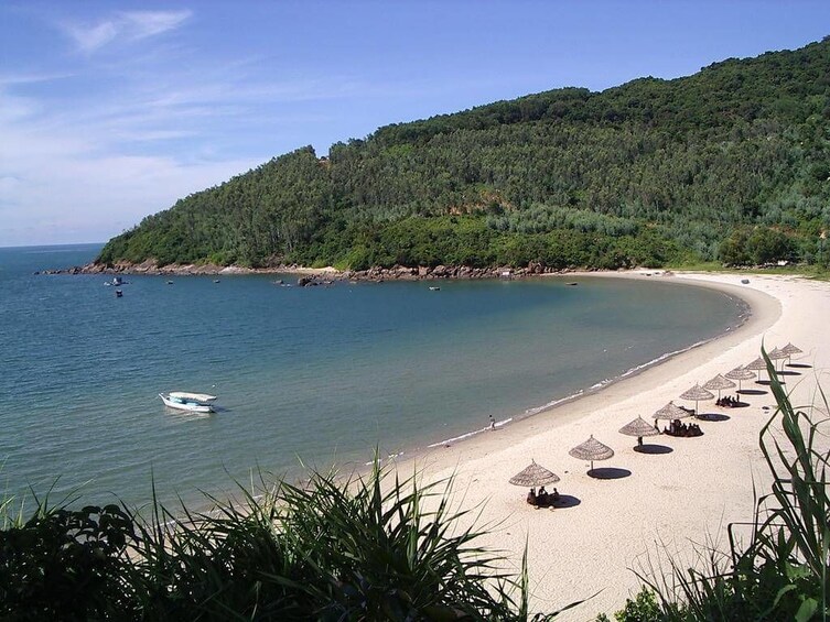 Pick up from Hoi an to Hue by private car with driver 