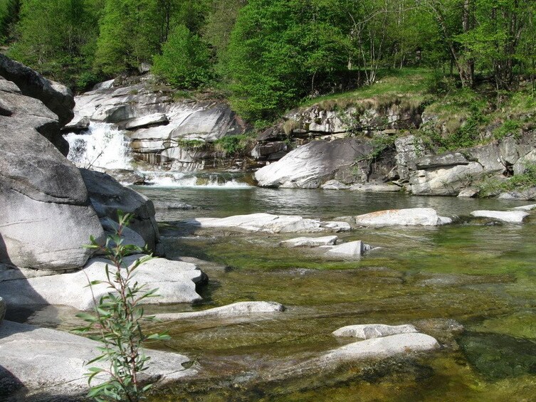 Guided Hiking Tour in the Ossola Valley with Wine Tasting