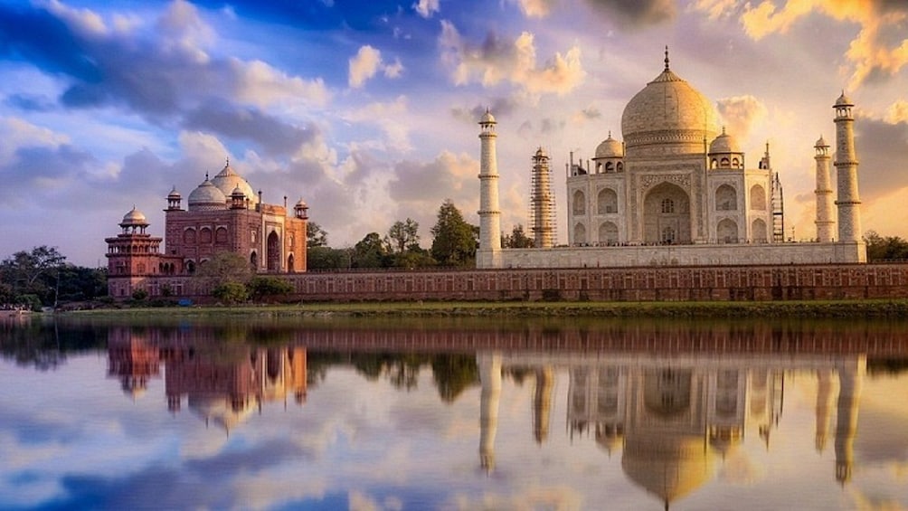 Overnight Taj Mahal & Agra Tour from Mumbai by Flight