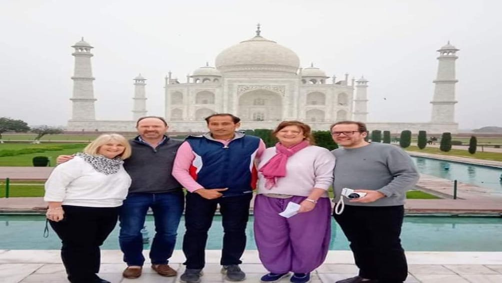 Overnight Taj Mahal & Agra Tour from Mumbai by Flight