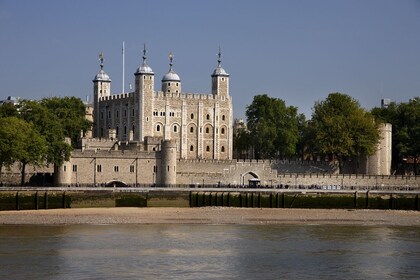 Tower of London & Hop-On Hop-Off Bus Tour with River Cruise