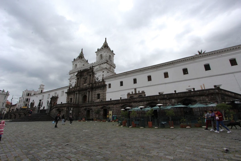 Private Tour: Quito City, Teleferico & Middle of the World