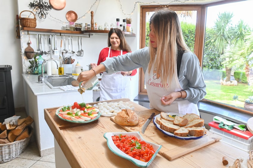 Private cooking class at a Cesarina's home in Pompei