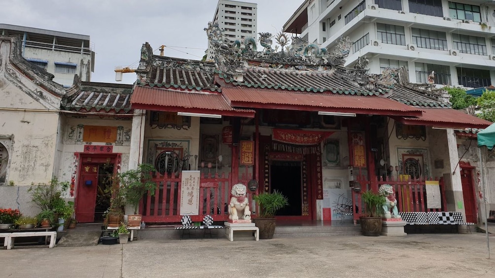 Historic Neighbourhoods of Talad Noi and Chinatown on Foot